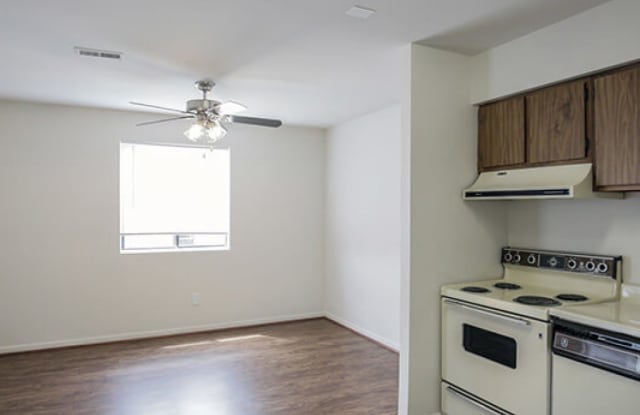 Burnam Woods Apartments Gallery 4