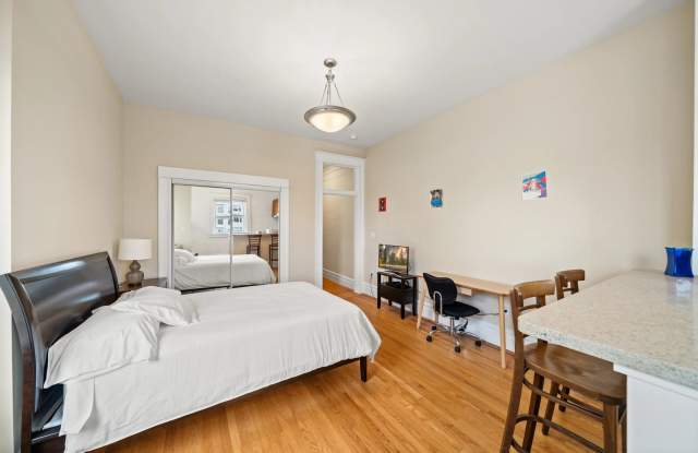 The Cornelia Suites Gallery 4
