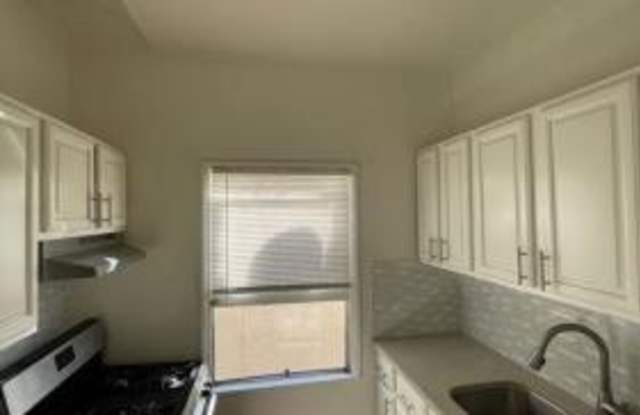 1976 Chestnut Avenue photos photos
