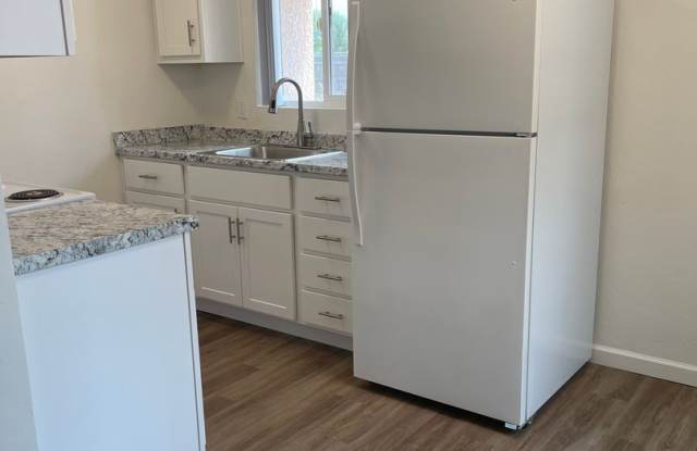 Pine Tree Apartments photos photos