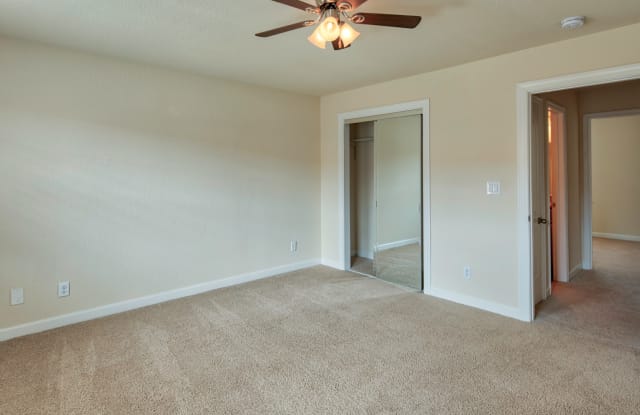 Lakeville Townhome Apartments Gallery 4