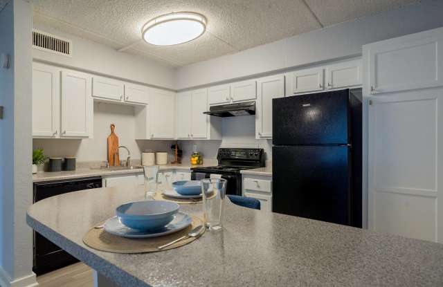 Water's Edge Apartments Gallery 3