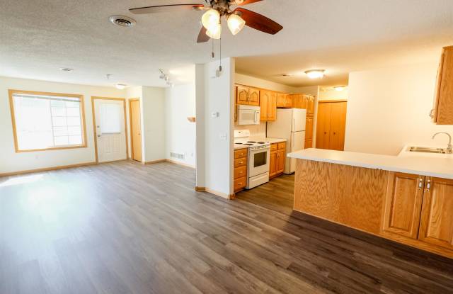 Oak Pointe Townhomes Gallery 4
