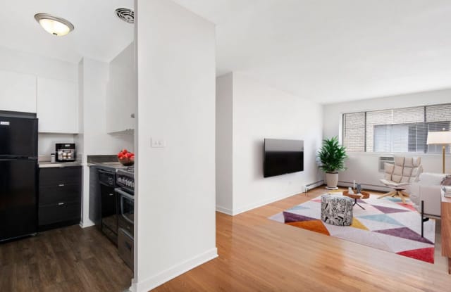 537 West Melrose Gallery 4