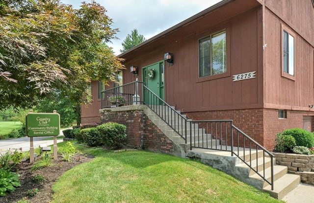 Country Club Apartments Gallery 2