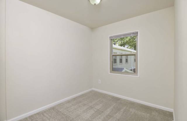 Laurel Manor Gallery 2