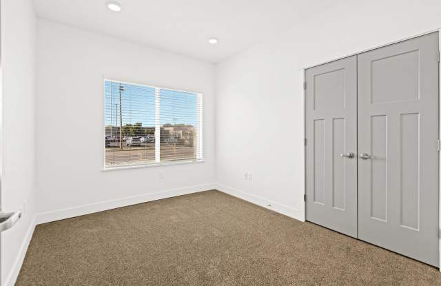 Wall & 17th Gallery 4