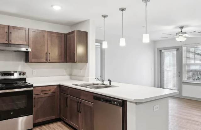 Stone Glen Apartments - Affordable Housing Gallery 3