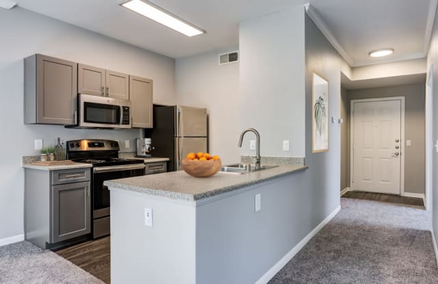 Miramonte and Trovas Apartments Gallery 2