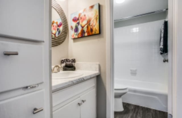 Greenbrier Apartments Gallery 4