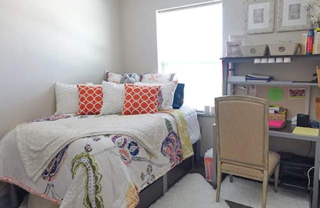 Fox Run at Fulton - Student Housing Gallery 4