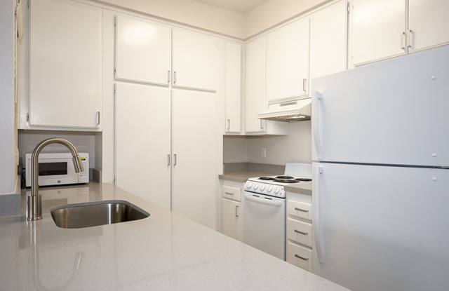 Senior Housing 55+ - Heritage Village Anaheim Gallery 4