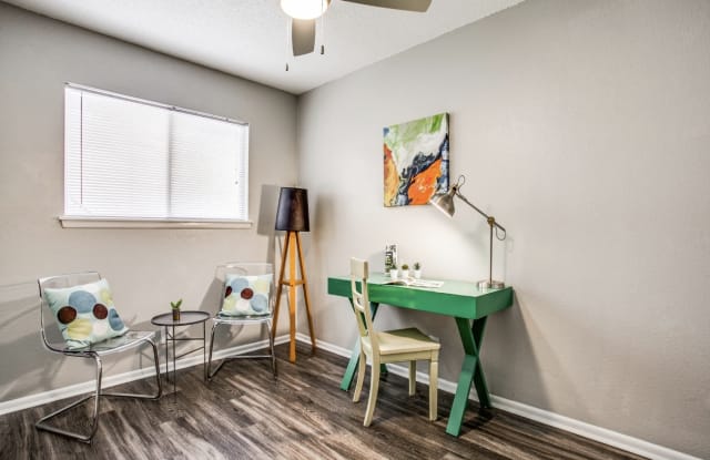 Village Oaks Apartments Gallery 4