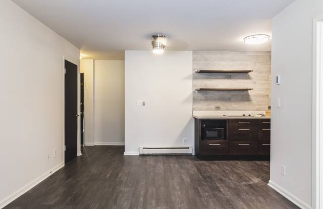 Cambridge House Apartments - Student Housing Gallery 3