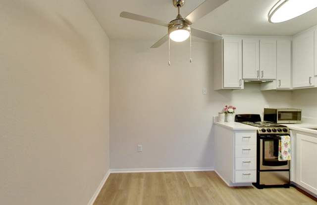 Senior Housing 55+ - Heritage Park Livermore Gallery 2