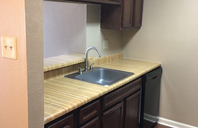 Fountain Woods Apartments Gallery 2