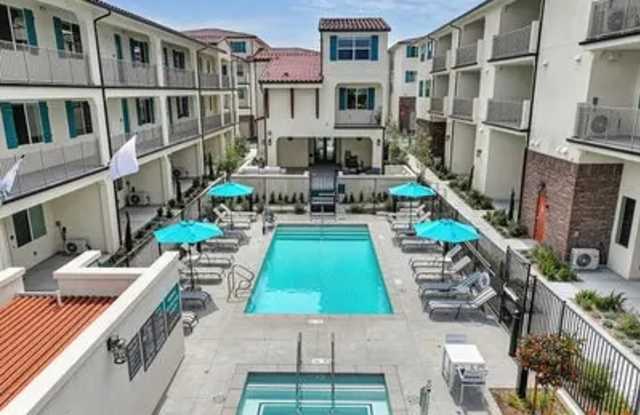 The Commodore Apartments Gallery 2