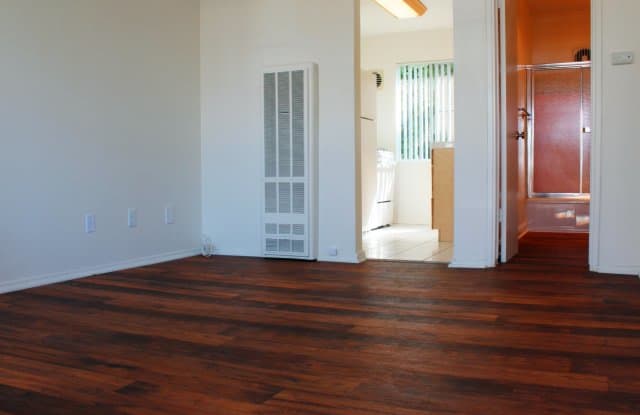 Cass Street Apartments Gallery 2