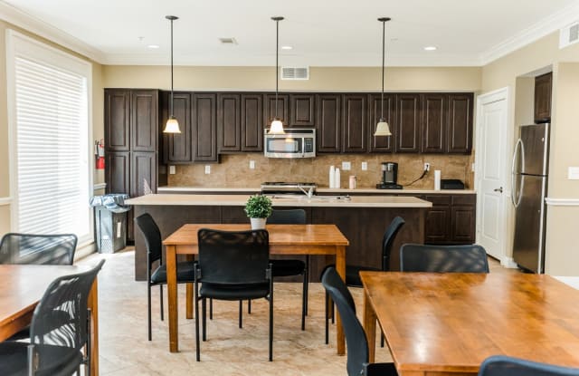 Senior Housing - Emory Senior Living Apartments Gallery 3