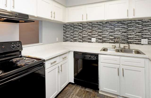 Lakewood Oaks Gallery 2