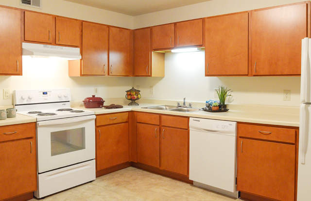 Golden Oak Village Apartments photos photos