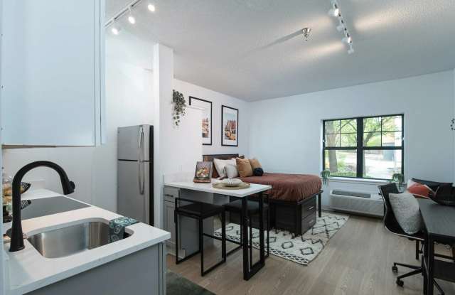 The Hudson 1395 - Student Housing Gallery 3