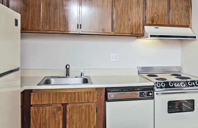Burnam Woods Apartments Gallery 2