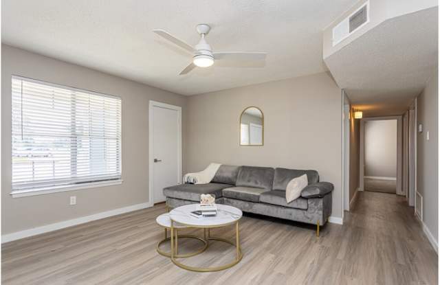 Laurel Oak Village Apartments Gallery 3