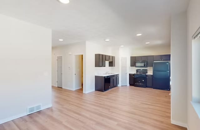 Greenwood Apartments Gallery 4