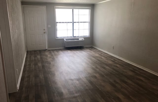 Live Oak Apartments Gallery 3