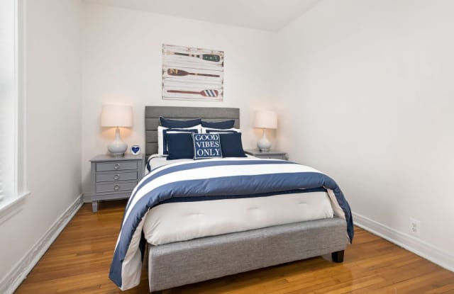 634-42 West Cornelia Gallery 4