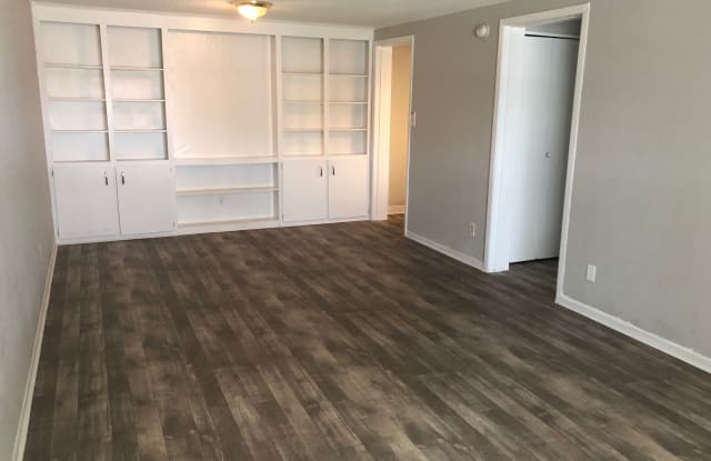 Live Oak Apartments Gallery 2