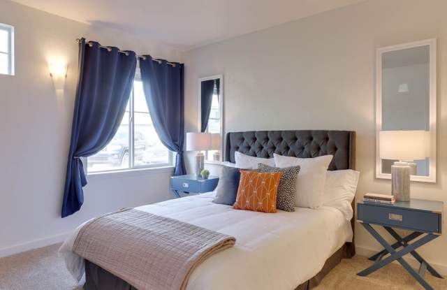 Sunfield Lakes Apartments Gallery 3