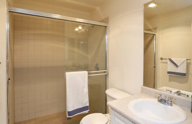 Yugo Seattle Rivendell photos photos