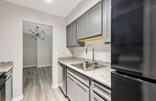 The Lake Shore Apartments Gallery 2