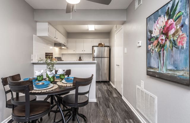 Village Oaks Apartments Gallery 3