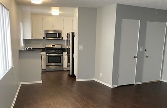 Studio City Midrise Apartments Gallery 2