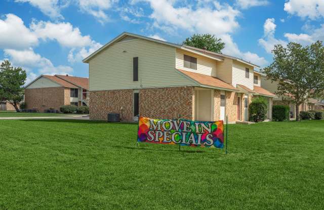 Camelot Apartments - Brownwood Gallery 3