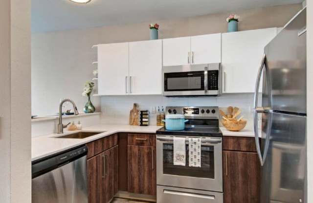 5819 Glisan Apartments Gallery 4