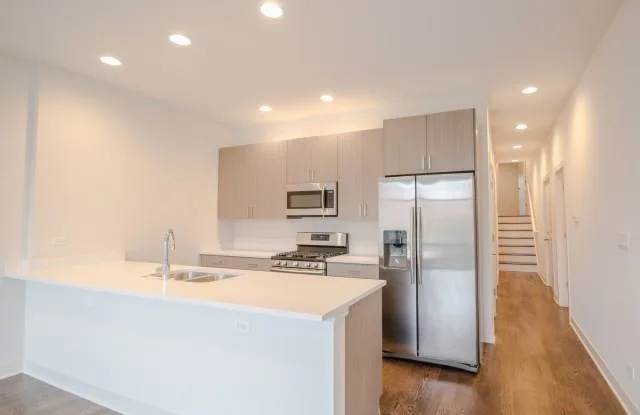 832 W Erie photos photos