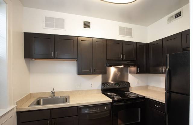 Colonial Village Apartments Gallery 2