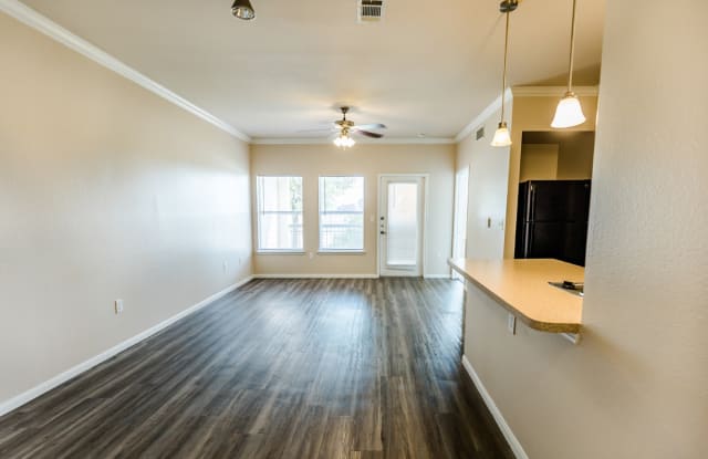 Senior Housing - Emory Senior Living Apartments Gallery 4