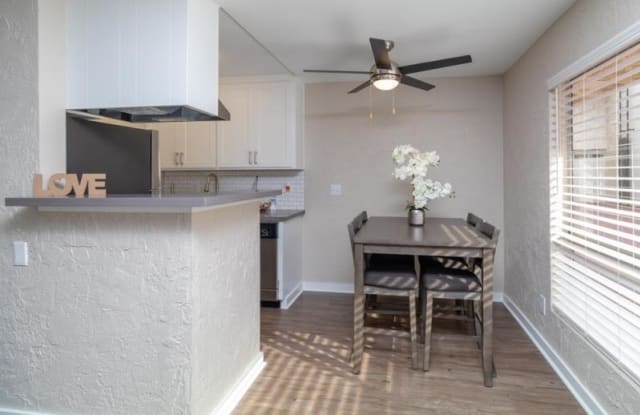 Mosaic at Western Apartments Homes Gallery 2