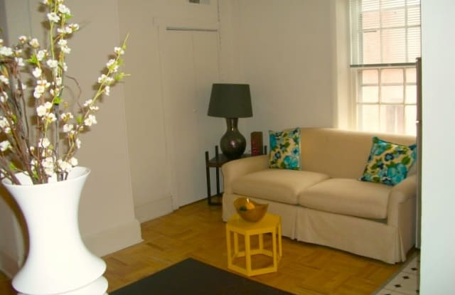 901 Clinton Street Gallery 3
