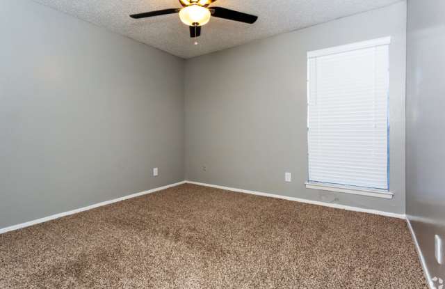 Crossings at Irving Apartments Gallery 3