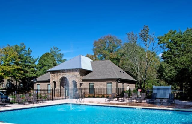 Goldelm at Cedar Bluff photos photos