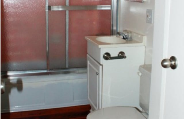 Cass Street Apartments Gallery 4