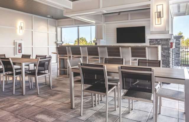 Venice Isles Luxury Apartments Gallery 2