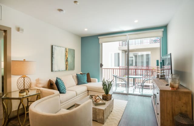 Living at Santa Monica photos photos
