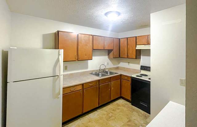 Golden Oak Village Apartments photos photos